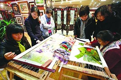 繡娘表演，鎮(zhèn)湖刺繡，天堂繡現(xiàn)場